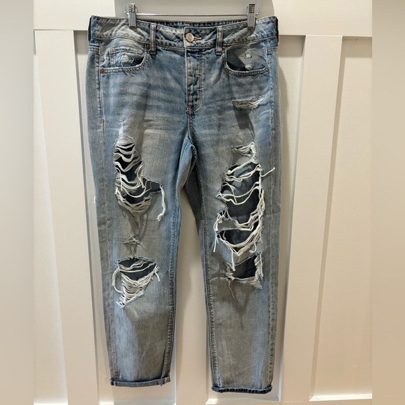 Never worn- AE tomgirl jeans - Picture 1 of 5